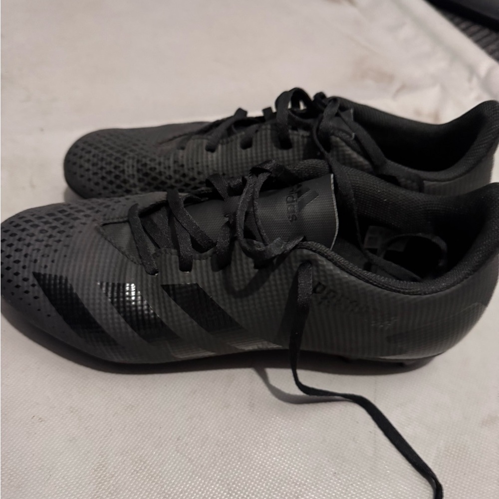 Adidas Men’s size 9.5 soccer cleats Predator